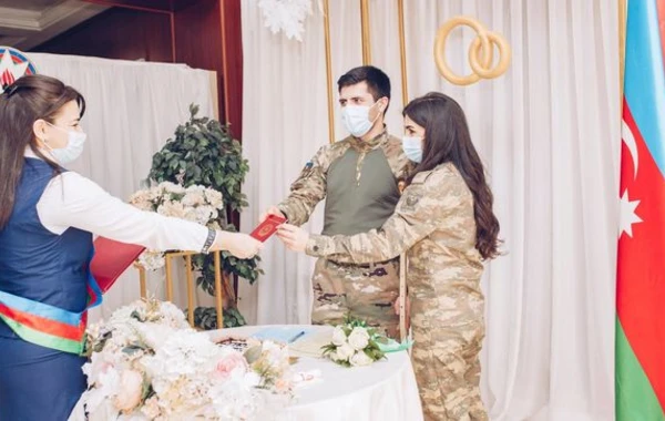 Qazimiz müharibədə əsgərlərə kömək edən tibb bacısı ilə nikah bağladı - FOTO