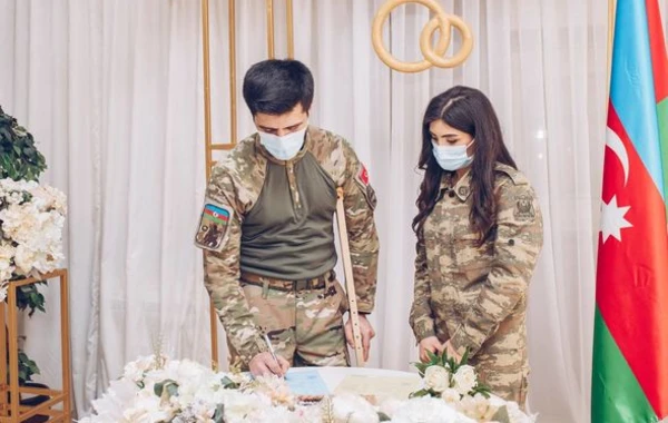Qazimiz müharibədə əsgərlərə kömək edən tibb bacısı ilə nikah bağladı - FOTO