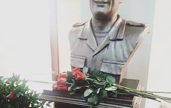 Бюст шехида Худаяра Юсифзаде установлен в школе, где он учился - ФОТО