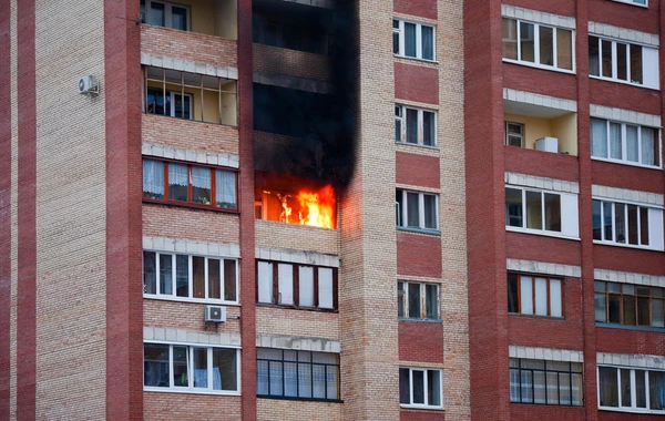 Beşmərtəbəli yaşayış binasında yanğın