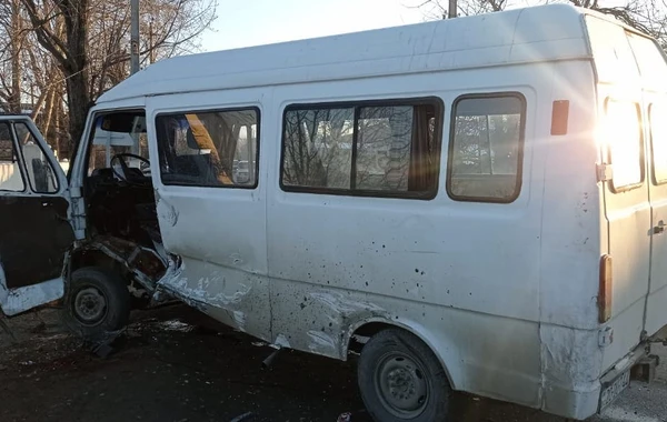 Azərbaycanda mikroavtobus qəzaya uğrayıb, xəsarət alanlar var - FOTO