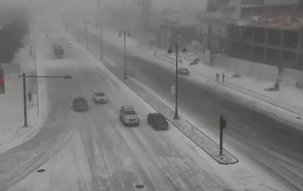 Снегопад парализовал движение автобусов в Баку - СПИСОК территорий