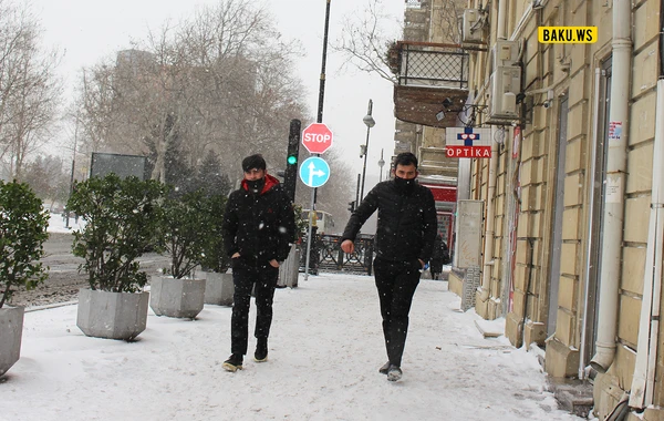 Qarlı Bakı FOTOLARDA