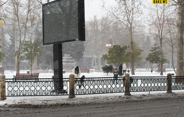 Qarlı Bakı FOTOLARDA