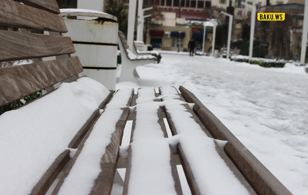 Qarlı Bakı FOTOLARDA