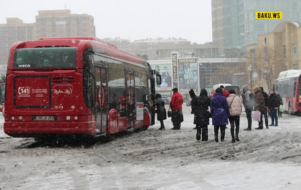 Qarlı Bakı FOTOLARDA