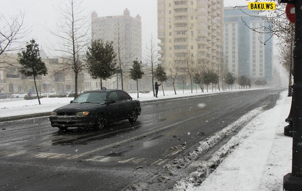 Qarlı Bakı FOTOLARDA