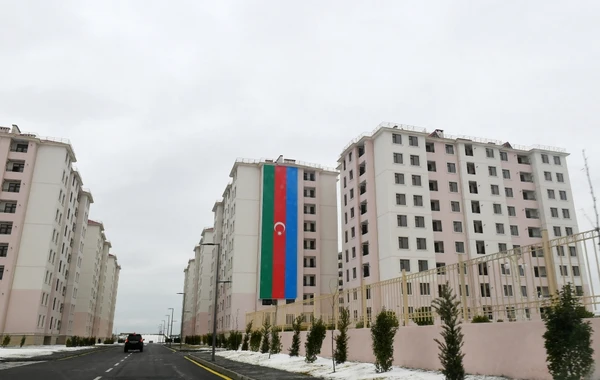 Ильхам Алиев принял участие в церемонии предоставления квартир семьям шехидов и инвалидам войны - ФОТО