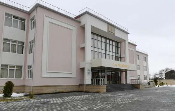 Ильхам Алиев принял участие в церемонии предоставления квартир семьям шехидов и инвалидам войны - ФОТО