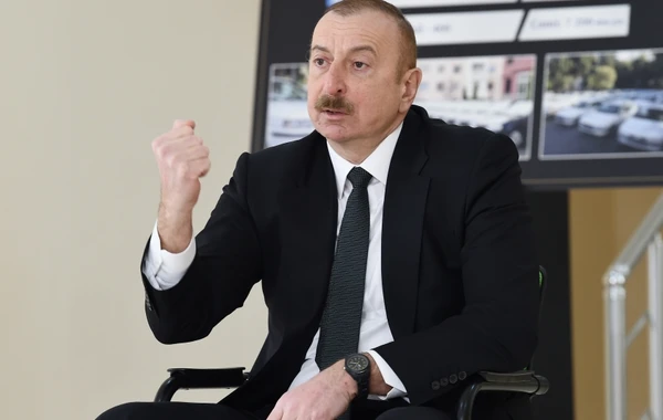 Ильхам Алиев принял участие в церемонии предоставления квартир семьям шехидов и инвалидам войны - ФОТО