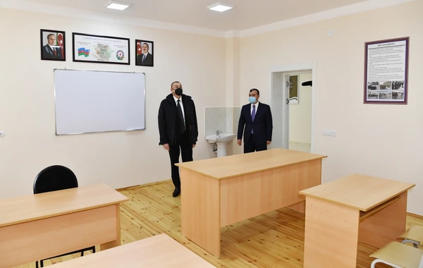 Ильхам Алиев принял участие в церемонии предоставления квартир семьям шехидов и инвалидам войны - ФОТО