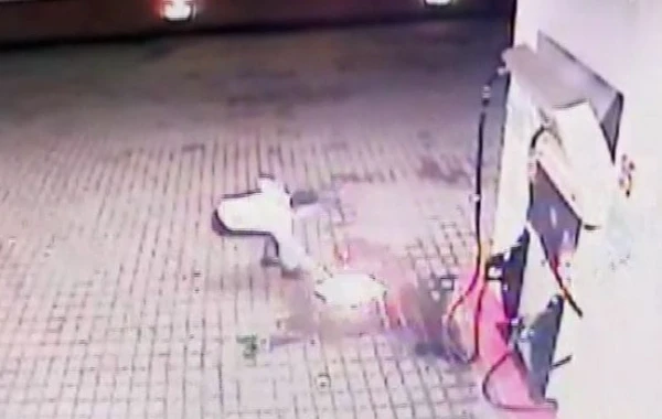 Azərbaycanda yanacaq doldurma məntəqəsini qarət edib yandırmaq istəyən şəxs saxlanıldı - FOTO