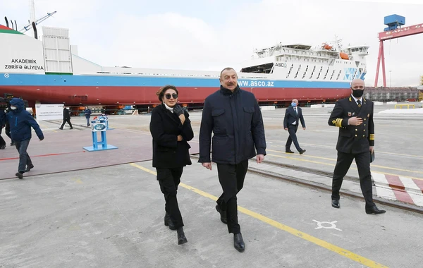 Prezident və birinci xanım gəmi-bərələrinin suya salınması və istismara verilməsi mərasimlərində iştirak ediblər - YENİLƏNİB - VİDEO