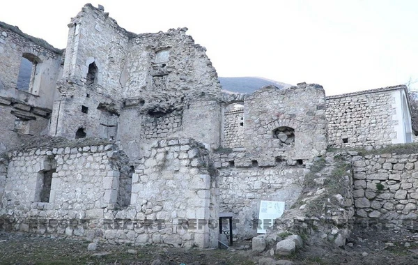 Ermənilərin Tuğ kəndindəki dağıtdıqları qədim bəy evləri - VİDEOREPORTAJ