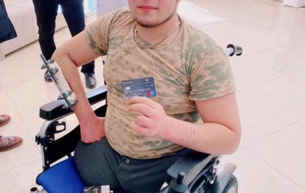 Vətən müharibəsinin qəhrəmanlarından olan Camal Alxasova təqaüd kartı təqdim edilib - FOTO