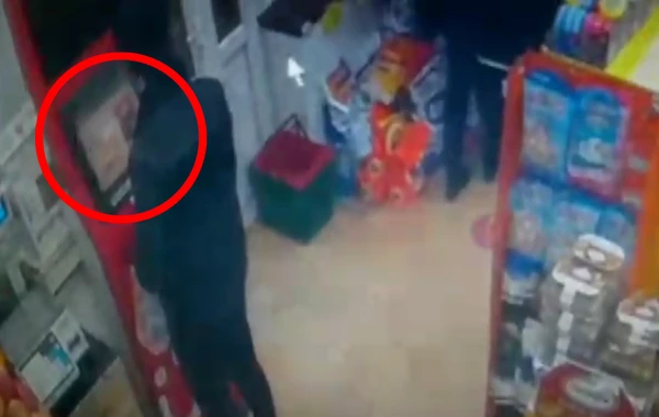 Bakıda oğurluq edən şəxsin görüntüləri yayıldı - ANBAAN VİDEO