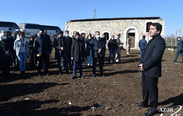 Xarici diplomatlar Qubadlıda düşmənin törətdiyi ekoloji terroru öz gözləri ilə gördülər - FOTO - YENİLƏNİB