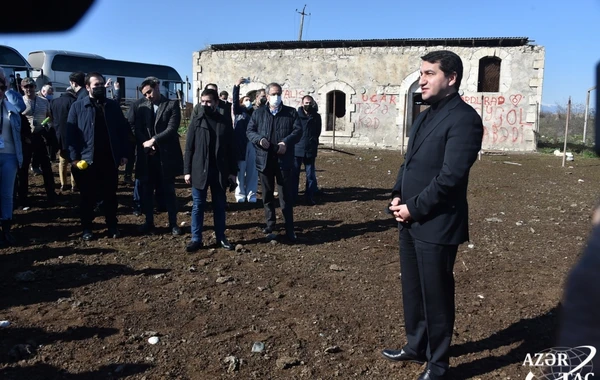 Xarici diplomatlar Qubadlıda düşmənin törətdiyi ekoloji terroru öz gözləri ilə gördülər - FOTO - YENİLƏNİB