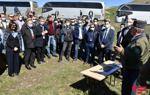 Xarici diplomatlar Qubadlıda düşmənin törətdiyi ekoloji terroru öz gözləri ilə gördülər - FOTO - YENİLƏNİB
