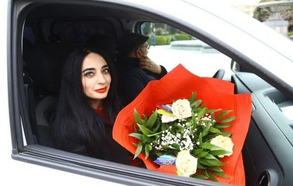 Yol polisi qadın sürücüləri belə təbrik etdi - FOTO