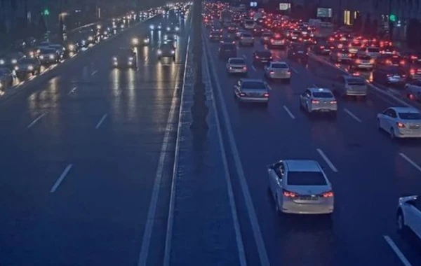 Пробки на дорогах Баку усложняют работу автобусов - ФОТО