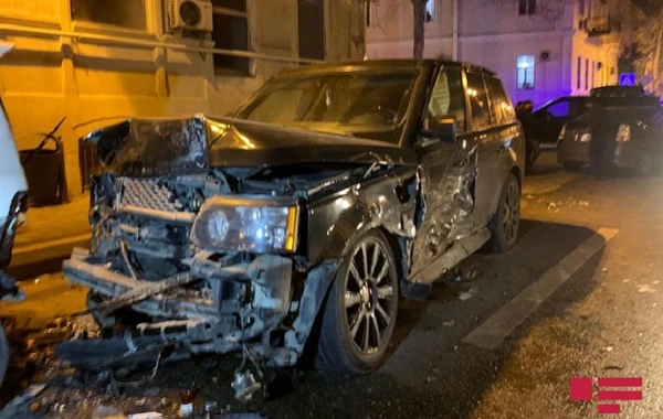 Bakıda “Range Rover” 5 avtomobilə çırpılıb, xəsarət alan var - VİDEO