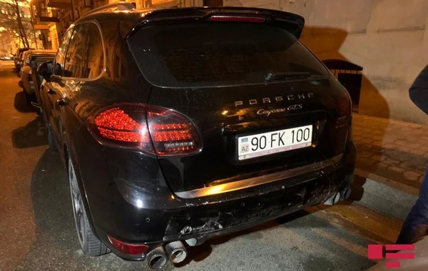 В центре Баку Range Rover протаранил 5 автомобилей - ВИДЕО С МЕСТА ДТП 