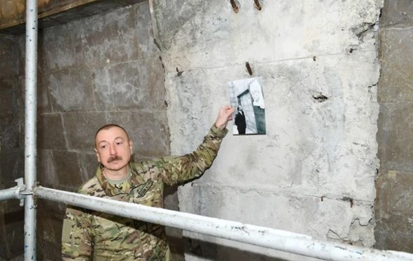 Ильхам Алиев показал снимки с Гейдаром Алиевым, сделанные 39 лет назад в Шуше - ФОТО