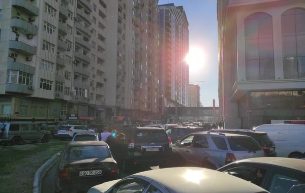 Bakının mərkəzində uzun tıxac yaranıb - FOTO