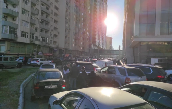 Bakının mərkəzində uzun tıxac yaranıb - FOTO