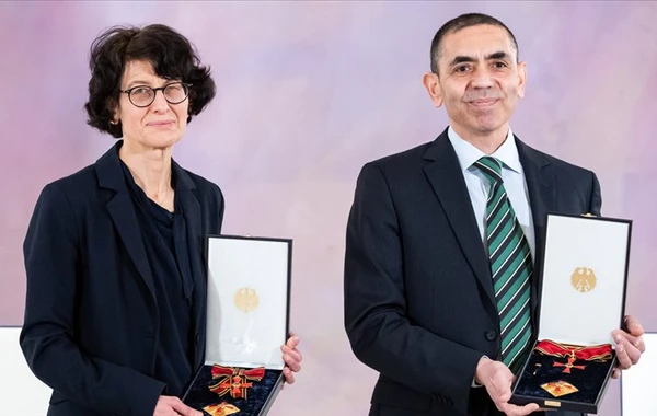 İki türk alim Almaniyanın ali mükafatını aldı - FOTO