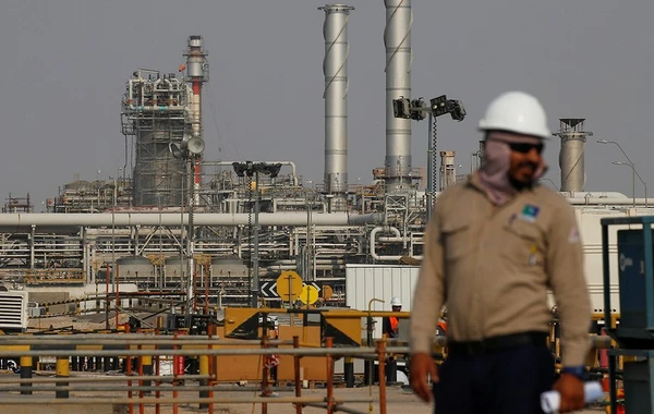 “Saudi Aramco”nun xalis mənfəəti 44 %-dən çox azalıb