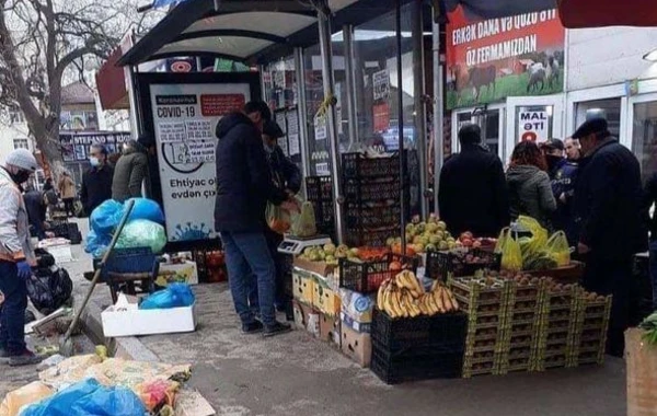 İctimai nəqliyyatın yoxluğunda bazara çevrilmiş dayanacaq - FOTO