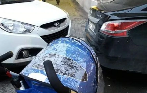 Плевать на всех: припаркованные на тротуарах в Баку автомобили - ФОТО