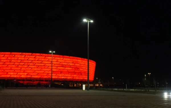 Bakı Olimpiya Stadionu və Qız qalası qırmızı rənglə işıqlandırıldı
