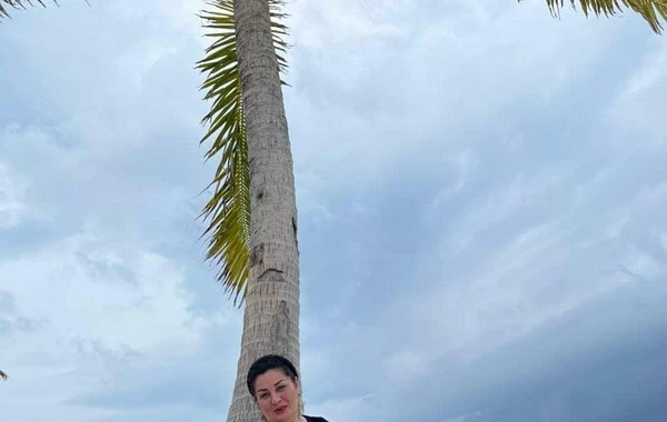 Aybəniz Haşımova ilə Aynişanın Maldiv gəzintisi - FOTO