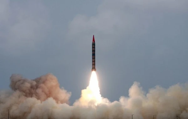 Pakistan nüvə başlığı daşıya bilən ballistik raketi sınaqdan keçirib