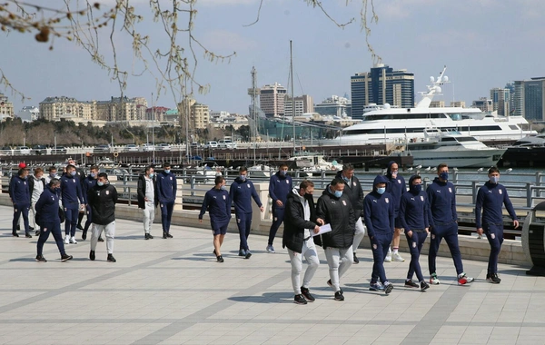 Serbiya millisi Bakıda muzeyin qarşısında məşq etdi - FOTO/VİDEO