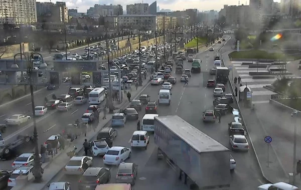 Тяжелое ДТП парализовало движение на проспекте Гейдара Алиева - ФОТО