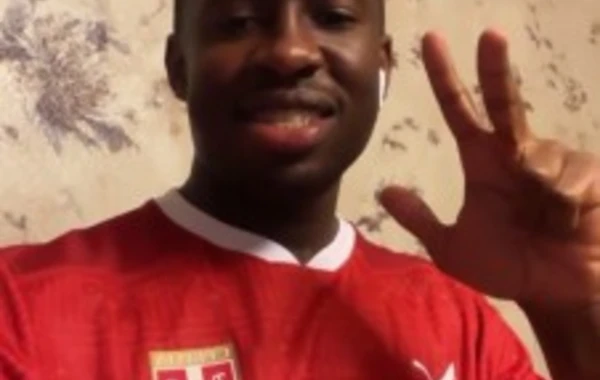 Хавбек сборной Сербии сделал подарок защитнику "Нефтчи" - ФОТО