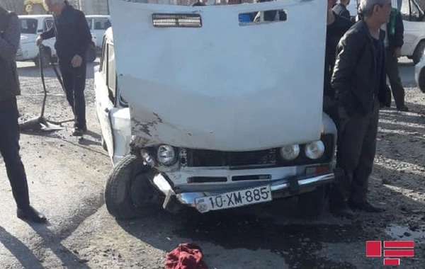 Avtomobil kanala düşdü, sürücü son anda xilas edildi - FOTO