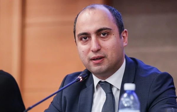 Nazir işləyəcəyini dedi, amma bağçalar bağlıdır