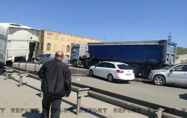 Bakı-Sumqayıt yolunda iki yük avtomobili toqquşdu - FOTO