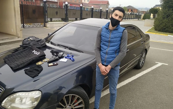 В Азербайджане задержан лжеполицейский с фальшивыми погонами и игрушечным пистолетом - ФОТО