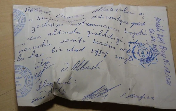 Küçədə qadının çantasını oğurladılar - İçindən heroin çıxdı - FOTO