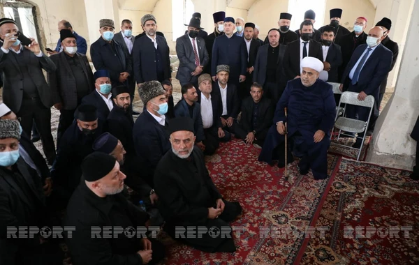 Ağdam Cümə məscidində Allahşükür Paşazadənin imamətliyi ilə namaz qılınıb - FOTO