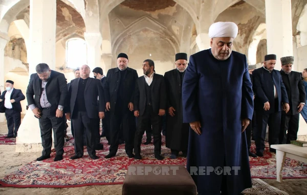 Ağdam Cümə məscidində Allahşükür Paşazadənin imamətliyi ilə namaz qılınıb - FOTO