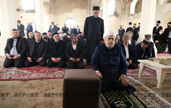 Ağdam Cümə məscidində Allahşükür Paşazadənin imamətliyi ilə namaz qılınıb - FOTO