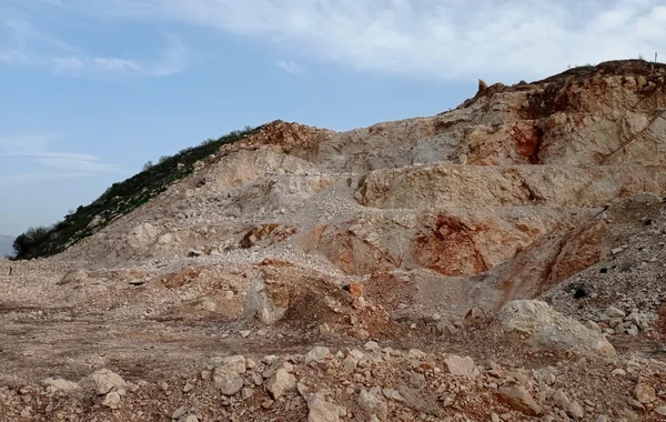 Армяне разграбили месторождение известняка в Зангиланском районе - ФОТО