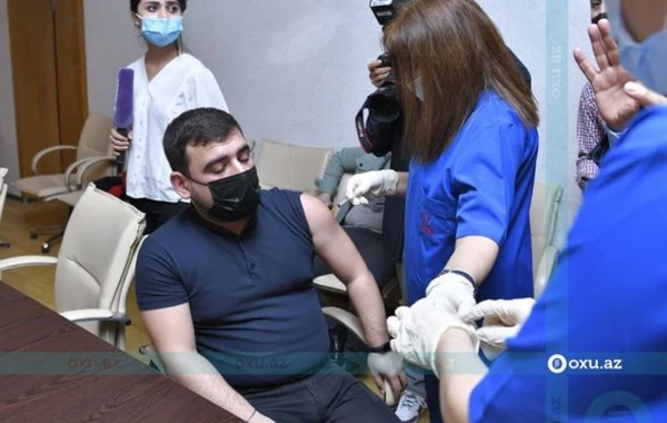 Dördüncü hakimiyyət nümayəndələri vaksinasiya olundu - VİDEO